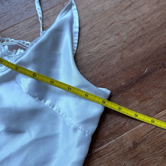 White Victoria’s Secret gold label top - Picture 6 of 10